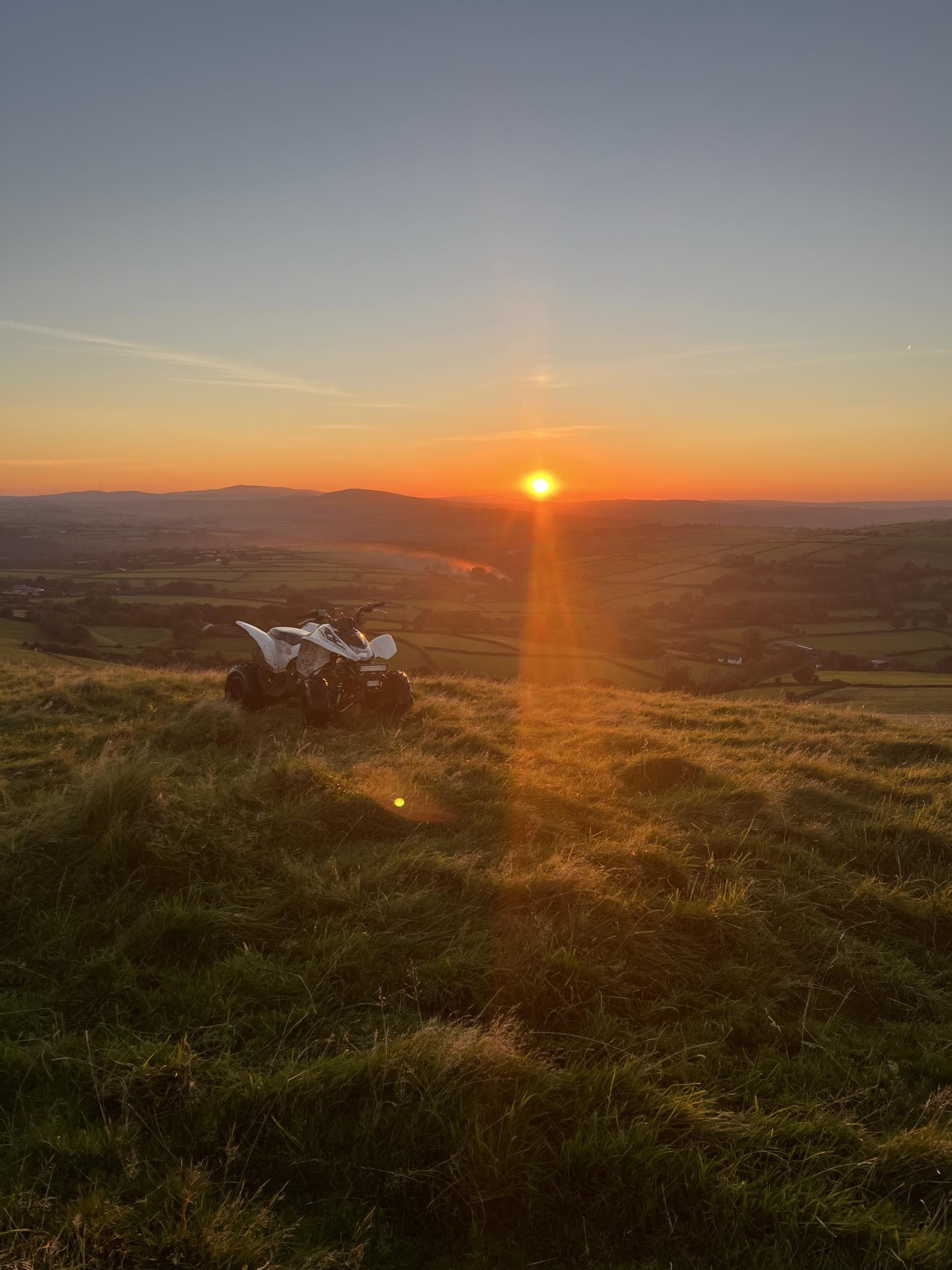 Cystadleuaeth ffotograffiaeth ieuenctid i ddathlu Wythnos Gwaith Ieuenctid 2025