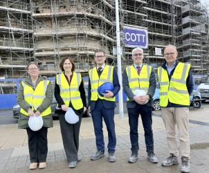  Gweinidog yn gweld potensial twf Parc Arloesi Dyfodol Gwyrdd newydd