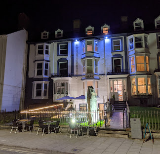 Gwety Cymru at night