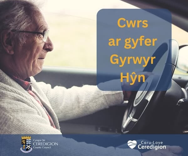 Hen ŵr yn gyrru car